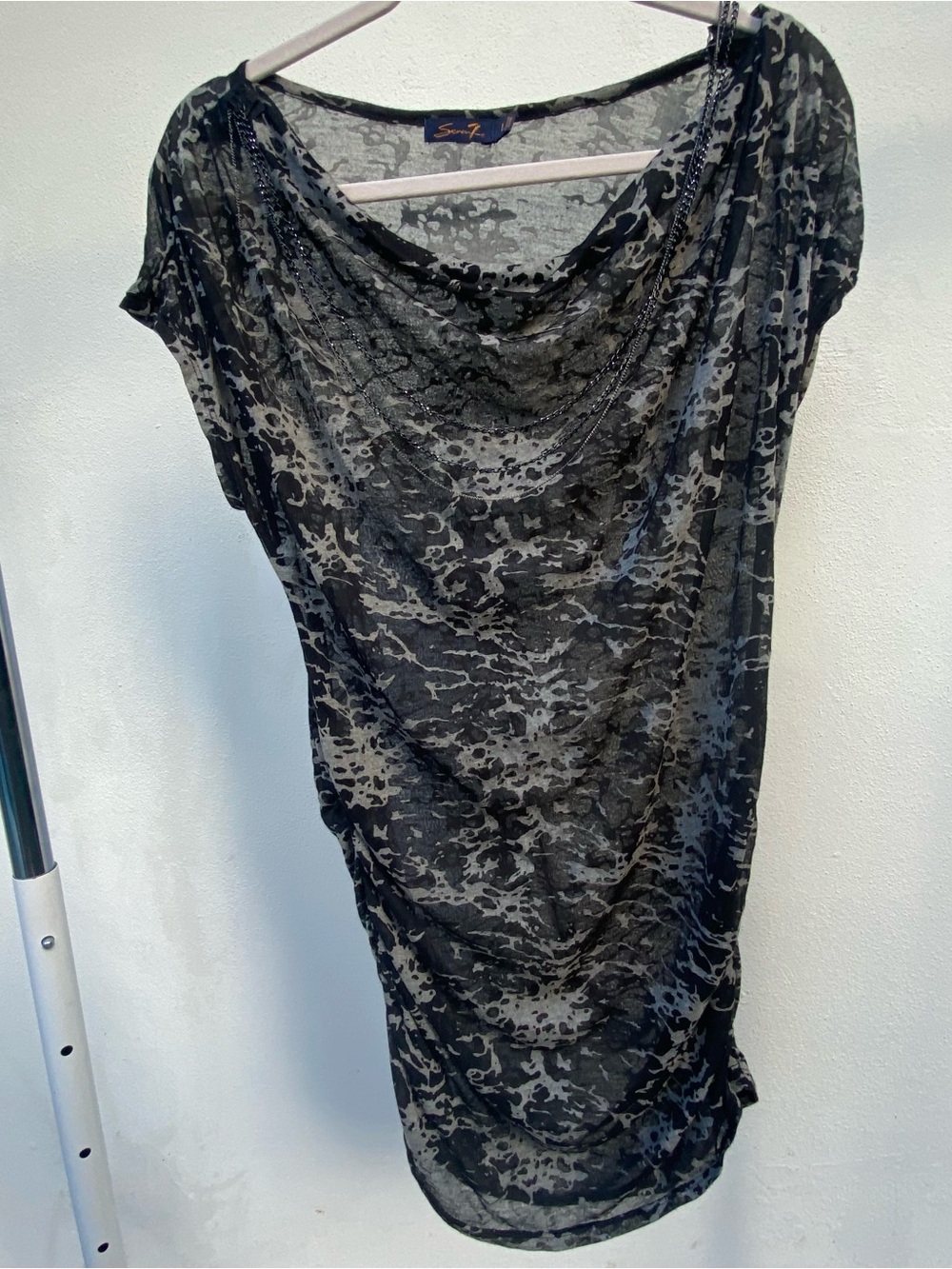 Y2K Seven7 Black & Grey Burnout Tee Chain Cowl Neck Ruched Top size Large